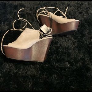 CREAM COLORED WEDGES